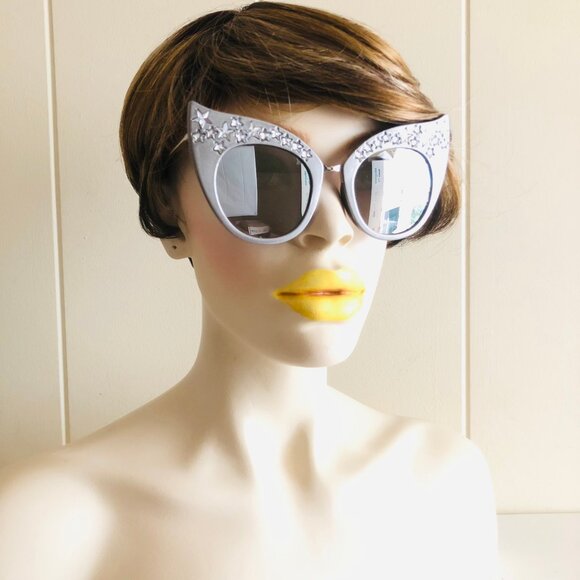 Batshape Cat Eye Sunglasses - Picture 4 of 11